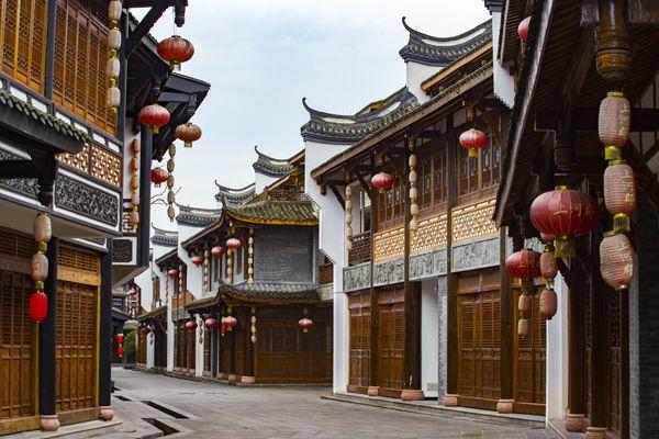 游客在沈阳一早市被忽悠买700元鱿鱼干 市场管理方追回钱款并驱离商贩