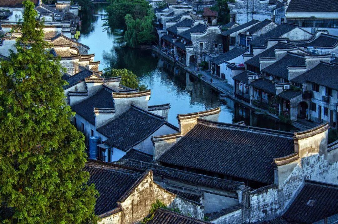 逃离违建房屋